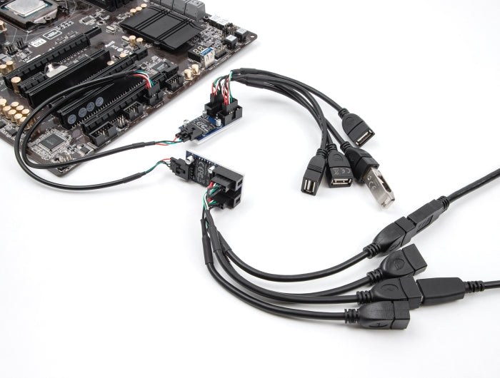 מפצל USB 2.0 מבית Delock גרמניה מתחבר למחבר USB פנימי בלוח האם ומספקת עד שמונה חיבורי USB 2.0 מסוג Type-A