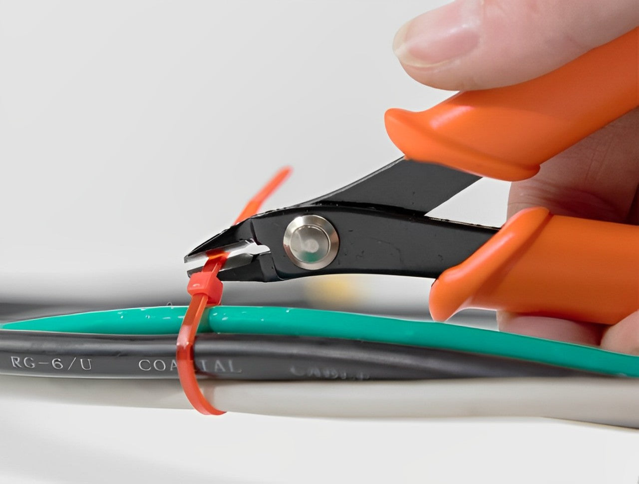 Delock Side cutter orange 12.7 cm - delock.israel