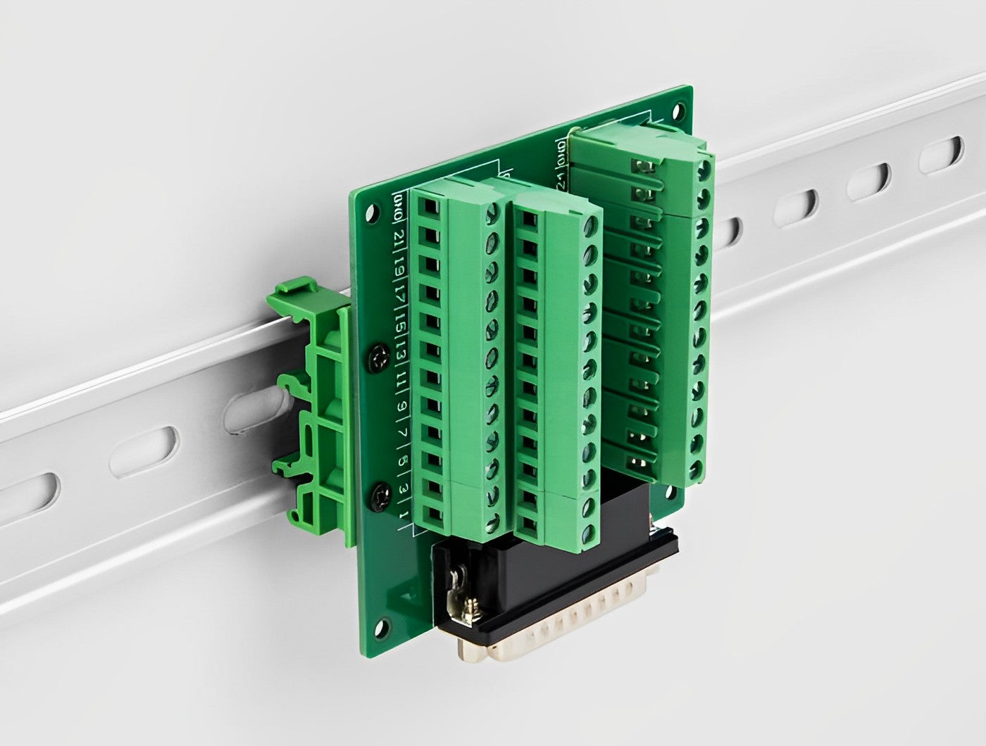 טרמינל בלוק DIN rail בחיבור הברגה לתקע D-Sub HD 44 pin - delock.israel