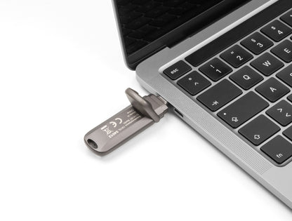 זיכרון נייד USB-C מבית Delock גרמניה מיועד לאחסון והעברת נתונים ומציע מהירויות קריאה יוצאות דופן של 1980MB/s ונפח אחסון גדול של 256GB