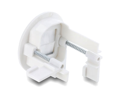 תושבת מעבר הכבלים (Cable Bushing) עם מברשת מבית DELOCK גרמניה זה פתרון פשוט ואפקטיבי המיועד לניהול כבלים (Cable Management) אסתטי ונקי דרך מחיצות, קירות או פלטות של שולחנות עבודה