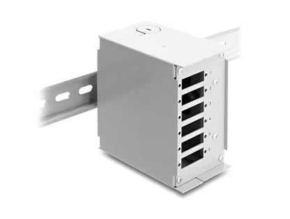 פאץ' פאנל לניתוב סיבים אופטיים (Patch Panel) מבית Delock גרמניה המיועד להתקנה תעשייתית על מסילת דין (DIN rail)