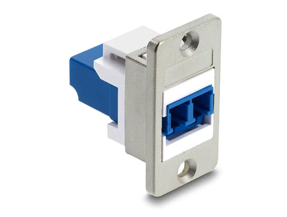 מתאם זה עם תושבת לפאנל מבית DELOCK גרמניה מיועד להארכת סיבים אופטיים סינגל-מוד ומאפשר חיבור נוח בין שני כבלים קיימים