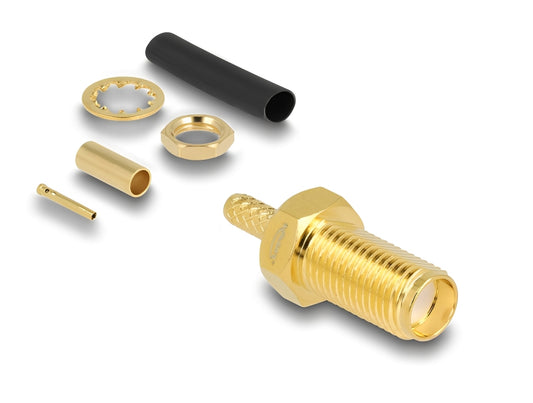מחבר לכבל האנטנה מבית Delock גרמניה הוא מחבר SMA נקבה להתקנה על פאנל (Bulkhead) המיועד ללחיצה (Crimp) על כבלים קואקסיאליים דקים