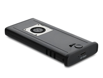 מארז חיצוני המתקדם USB-C 40Gbps מבית Delock גרמניה זה פתרון קצה לאחסון מהיר, המאפשר להסב כונן פנימי מסוג M.2 PCIe NVMe לכונן חיצוני נייד