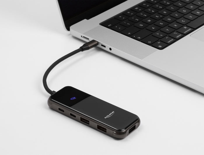 תחנת עגינה האיכותית מבית Delock גרמניה מתחברת למחשב באמצעות חיבור USB-C התומך ב-DP Alt Mode או Thunderbolt™ 5 / 4 / 3 ומרחיבה את אפשרויות השימוש עם מגוון ממשקים