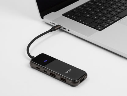 תחנת עגינה האיכותית מבית Delock גרמניה מתחברת למחשב באמצעות חיבור USB-C התומך ב-DP Alt Mode או Thunderbolt™ 5 / 4 / 3 ומרחיבה את אפשרויות השימוש עם מגוון ממשקים